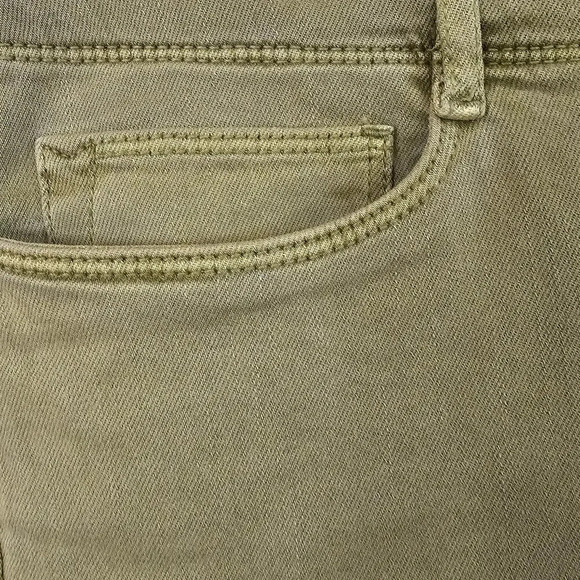 NWT J. Jill Cropped Light Olive Wash Capri Jeans with Raw Edge Hem, Size 6 - Picture 5 of 10